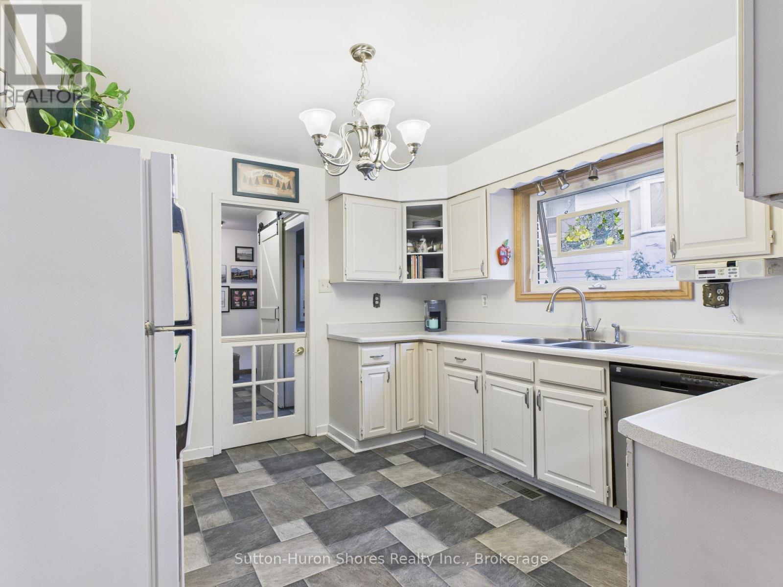 341 Wellington Street, Saugeen Shores, Ontario  N0H 2C4 - Photo 19 - X12367579
