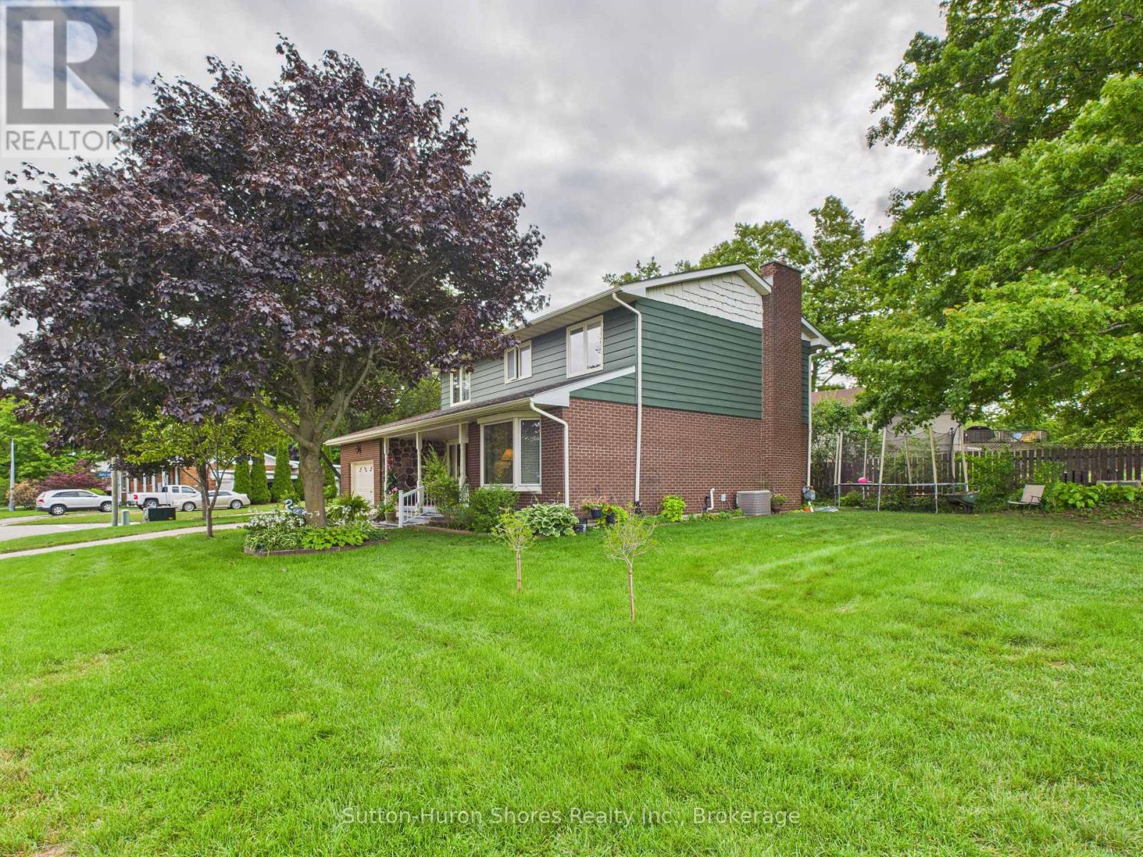 341 Wellington Street, Saugeen Shores, Ontario  N0H 2C4 - Photo 4 - X12367579