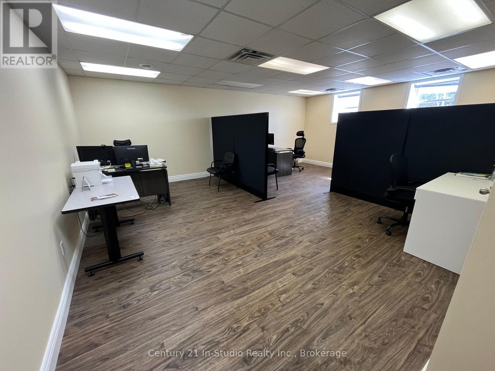 910c Queen Street, Kincardine, Ontario  N2Z 2Y2 - Photo 4 - X12367583