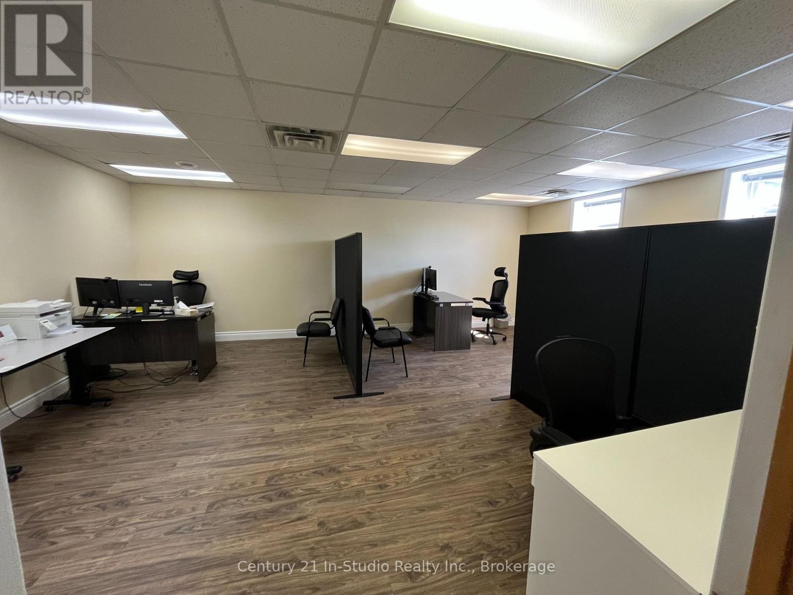 910c Queen Street, Kincardine, Ontario  N2Z 2Y2 - Photo 6 - X12367583
