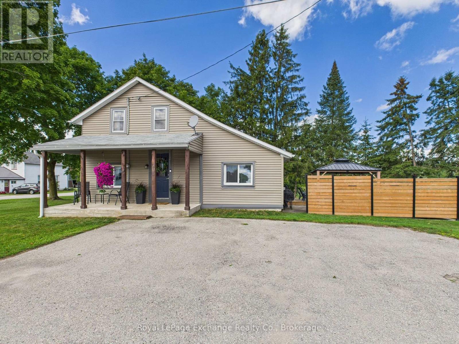 2061 EDWARD STREET, Howick, Ontario