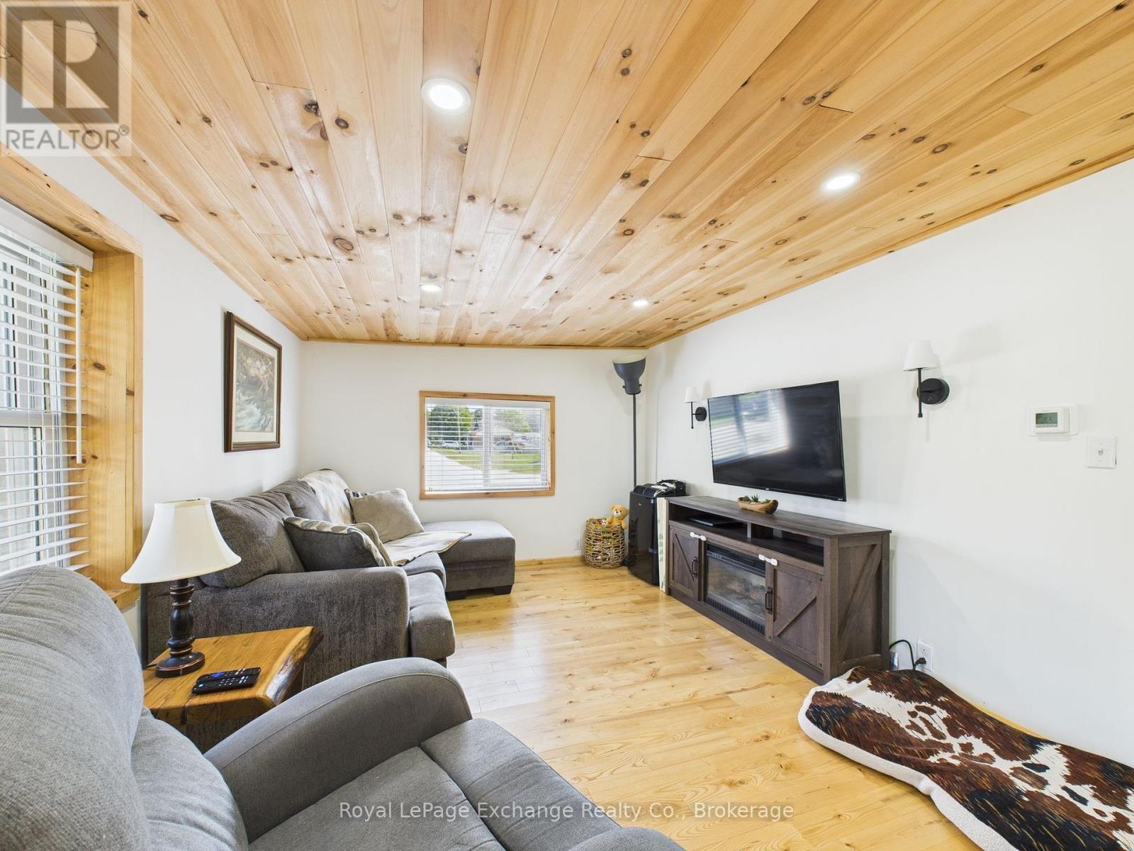 2061 Edward Street, Howick, Ontario  N0G 1X0 - Photo 15 - X12367609
