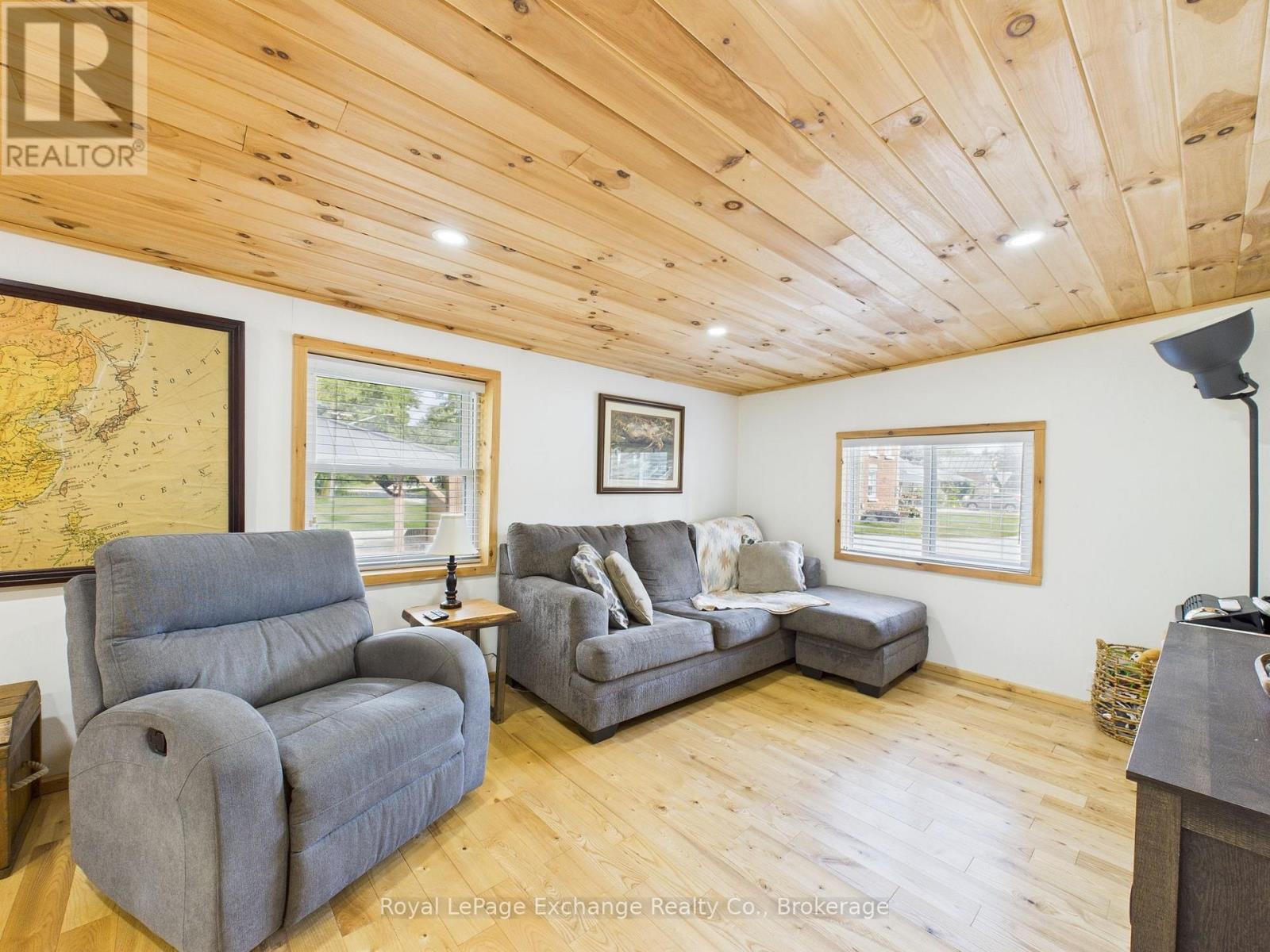 2061 Edward Street, Howick, Ontario  N0G 1X0 - Photo 16 - X12367609