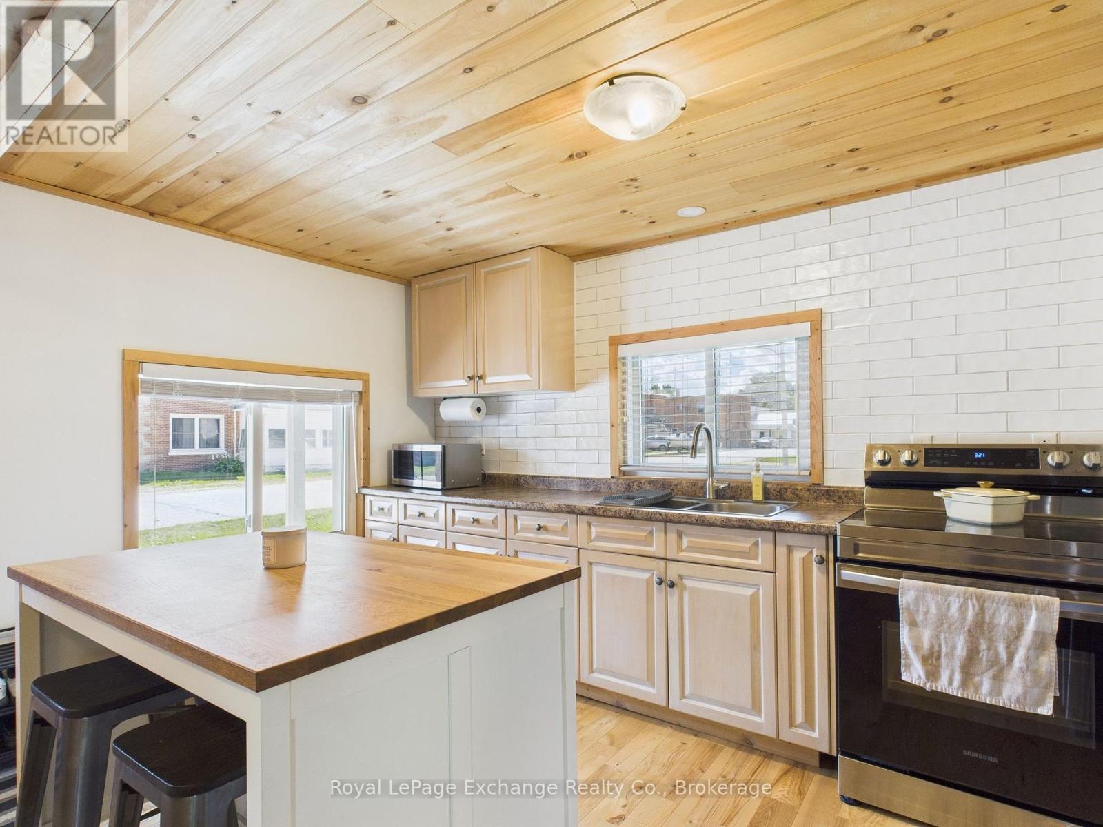 2061 Edward Street, Howick, Ontario  N0G 1X0 - Photo 5 - X12367609