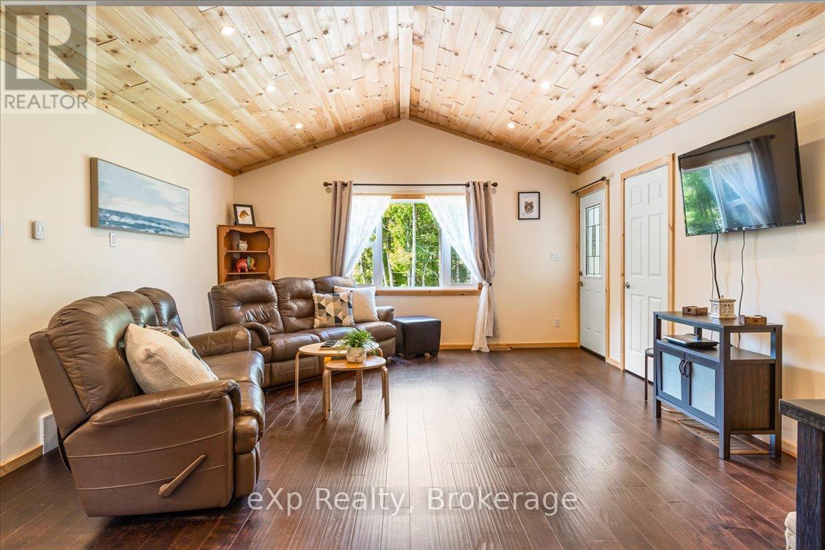 19 Murray Avenue, Northern Bruce Peninsula, Ontario  N0H 1W0 - Photo 20 - X12367732