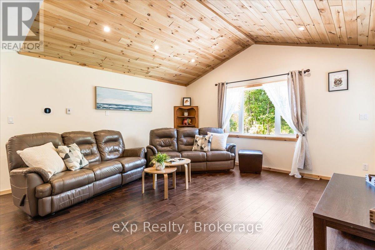 19 Murray Avenue, Northern Bruce Peninsula, Ontario  N0H 1W0 - Photo 21 - X12367732
