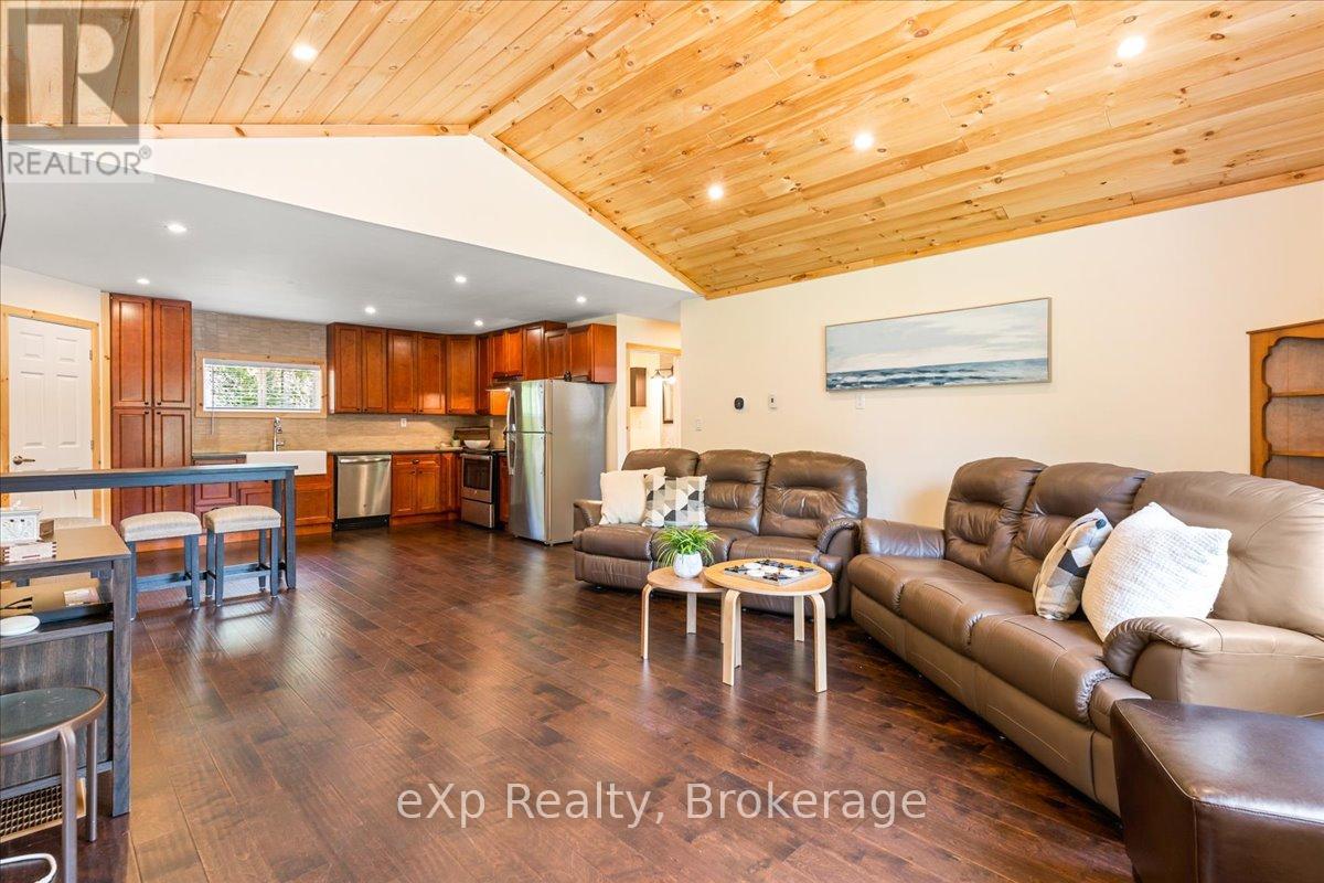 19 Murray Avenue, Northern Bruce Peninsula, Ontario  N0H 1W0 - Photo 22 - X12367732