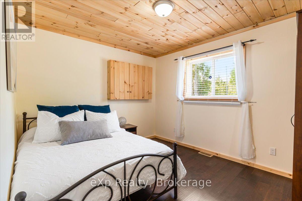 19 Murray Avenue, Northern Bruce Peninsula, Ontario  N0H 1W0 - Photo 25 - X12367732