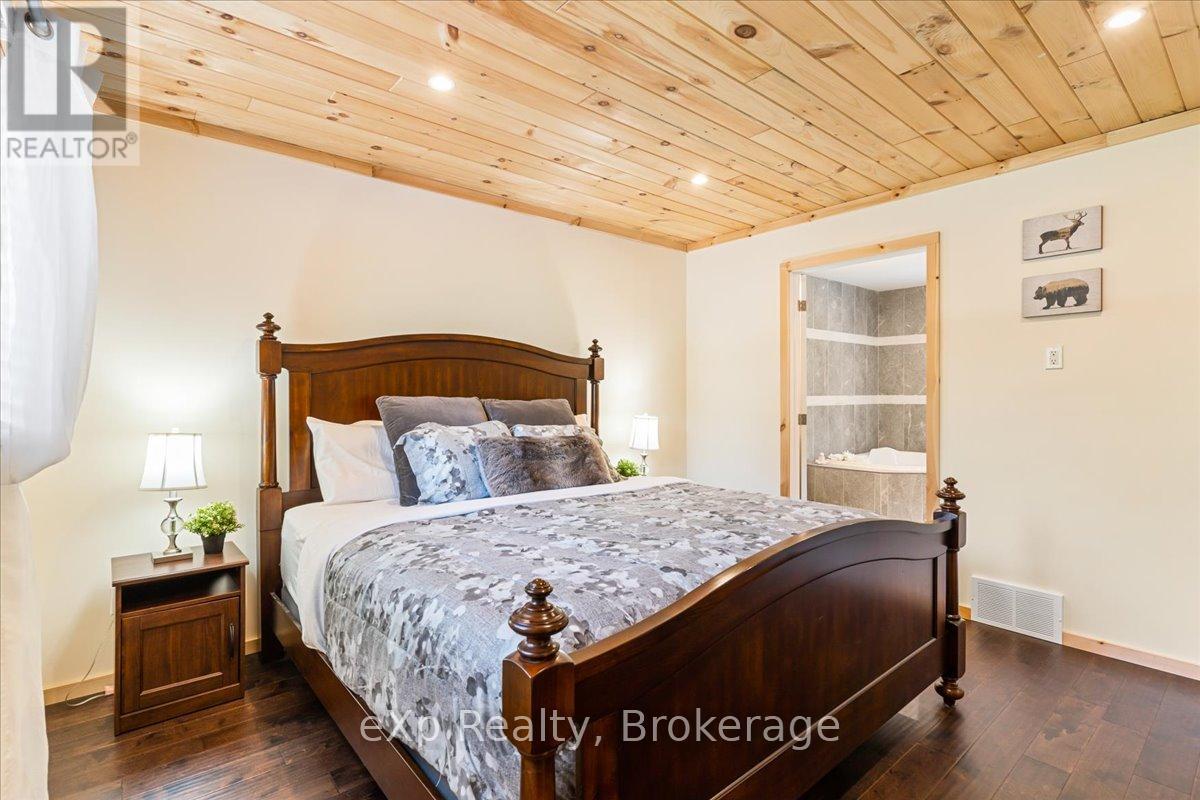 19 Murray Avenue, Northern Bruce Peninsula, Ontario  N0H 1W0 - Photo 27 - X12367732