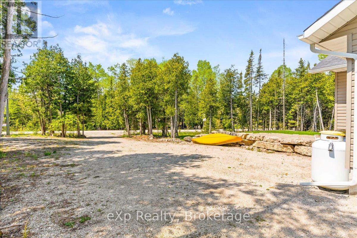 19 Murray Avenue, Northern Bruce Peninsula, Ontario  N0H 1W0 - Photo 4 - X12367732
