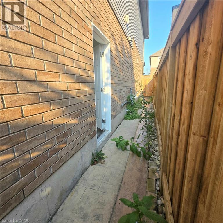 45 Fletcher Road Unit# Basement, Stoney Creek, Ontario  L0R 1P0 - Photo 3 - 40760381