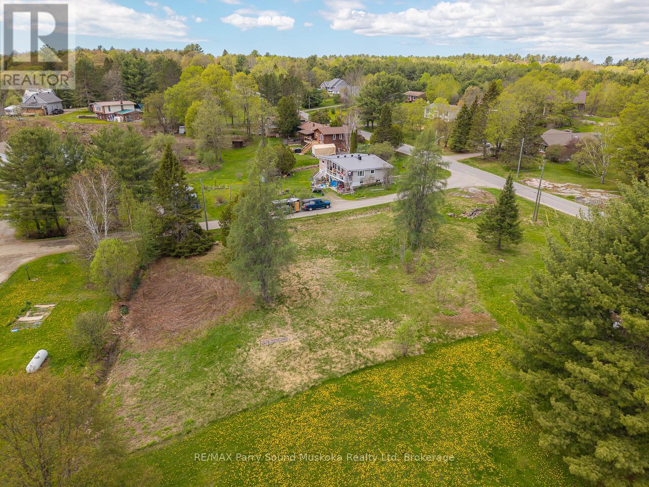 63 Pineridge Drive, Mcdougall, Ontario  P2A 2W9 - Photo 13 - X12367827