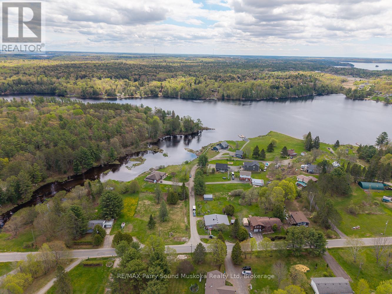 63 Pineridge Drive, Mcdougall, Ontario  P2A 2W9 - Photo 5 - X12367827