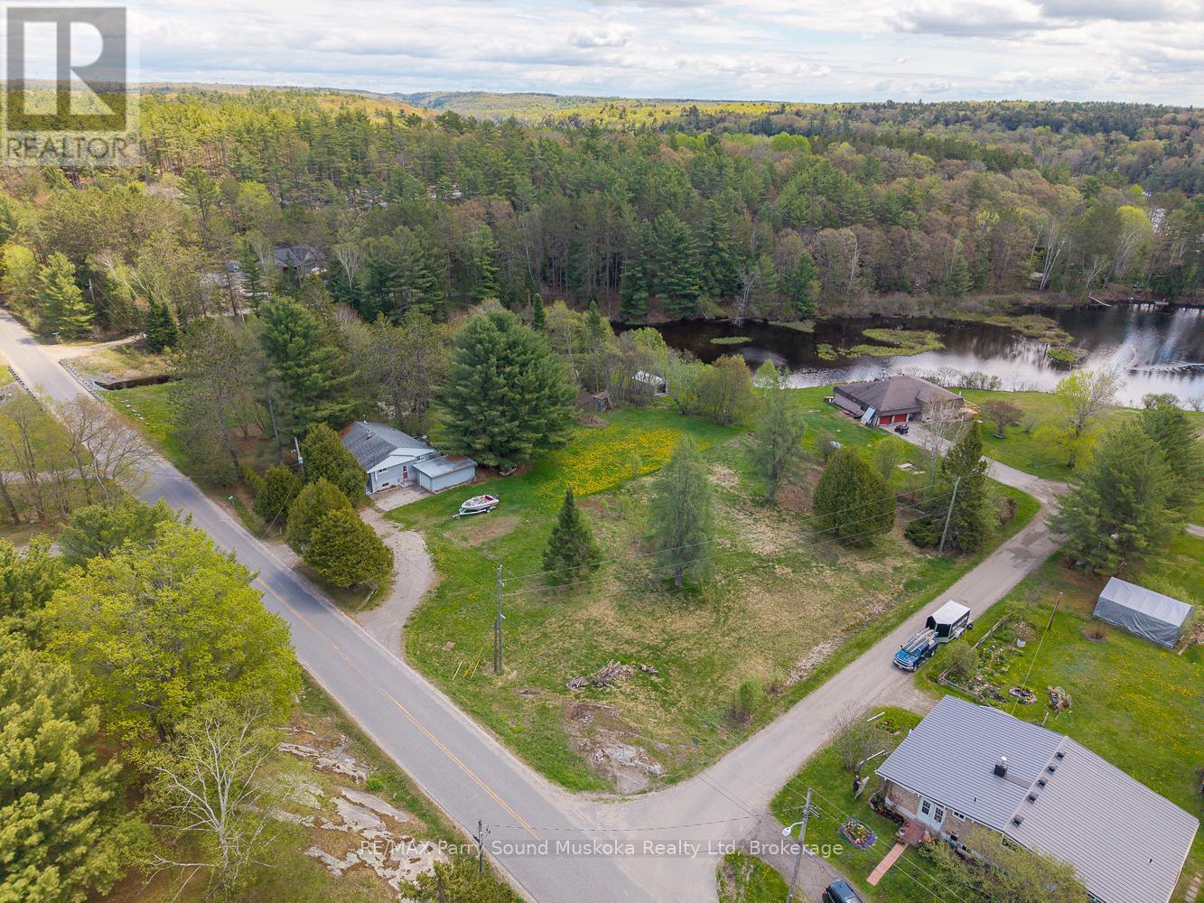 63 Pineridge Drive, Mcdougall, Ontario  P2A 2W9 - Photo 8 - X12367827