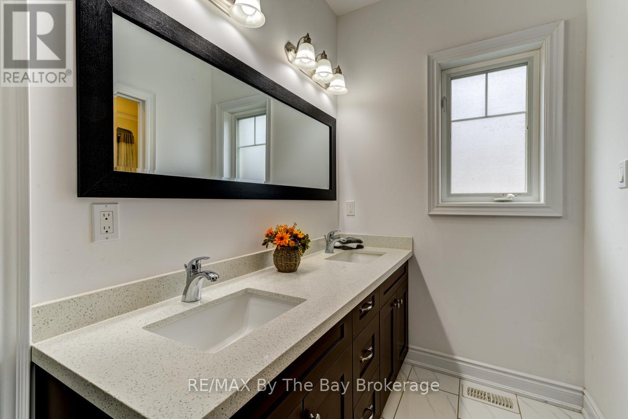 287 Robinson Road, Wasaga Beach, Ontario  L9Z 3A3 - Photo 12 - S12368222