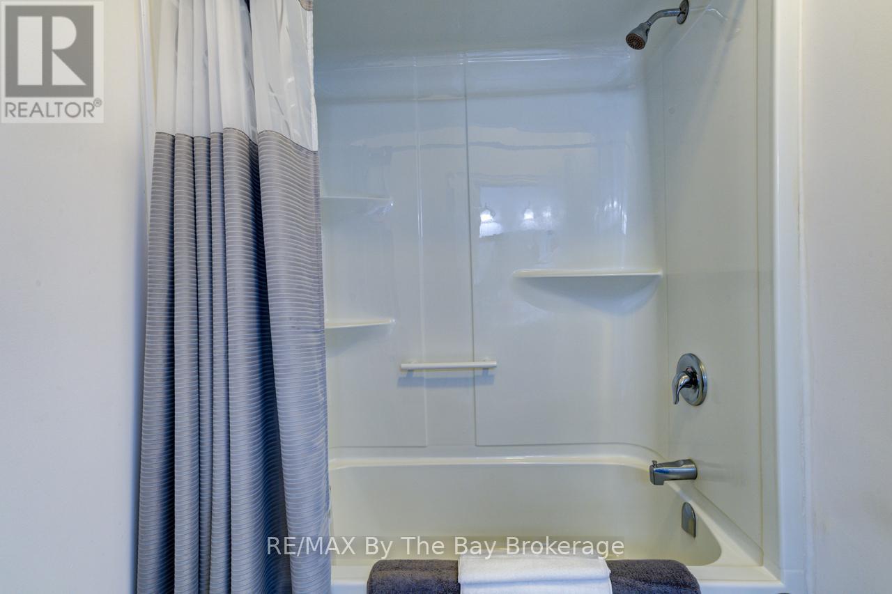 287 Robinson Road, Wasaga Beach, Ontario  L9Z 3A3 - Photo 13 - S12368222