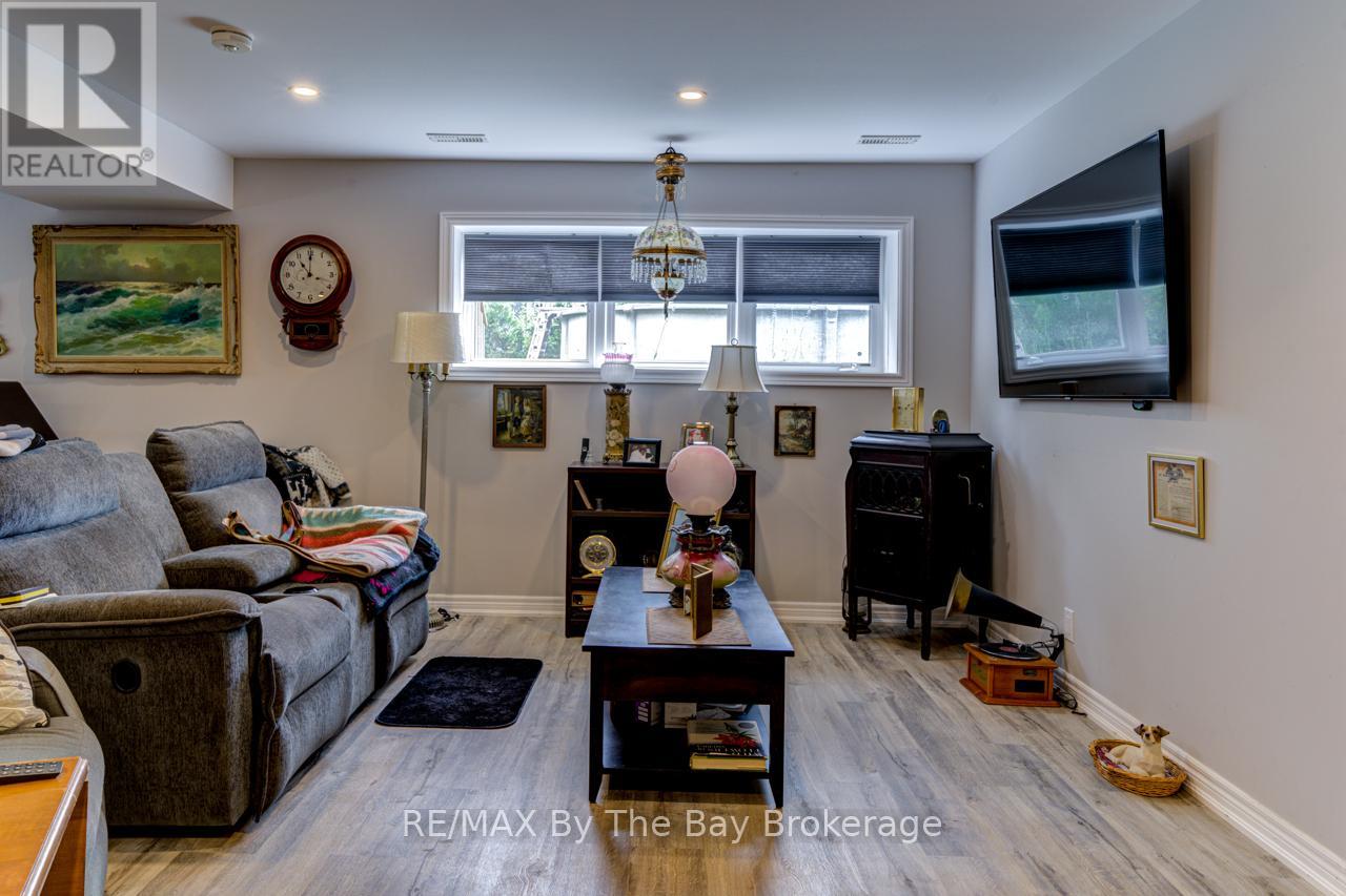 287 Robinson Road, Wasaga Beach, Ontario  L9Z 3A3 - Photo 20 - S12368222