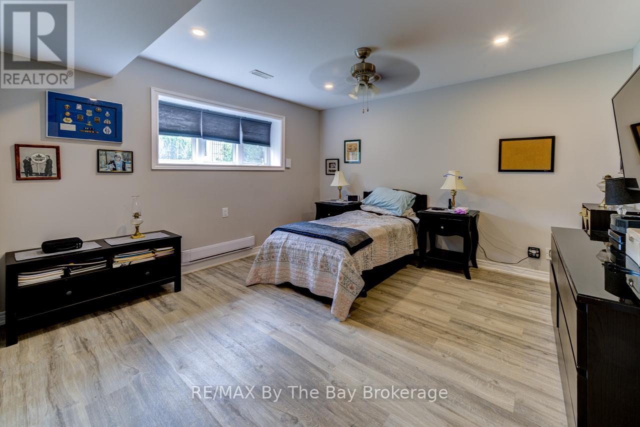 287 Robinson Road, Wasaga Beach, Ontario  L9Z 3A3 - Photo 21 - S12368222