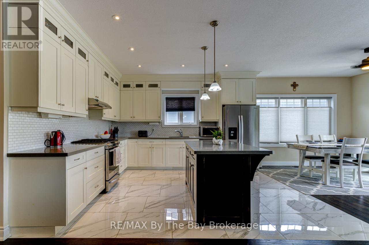 287 Robinson Road, Wasaga Beach, Ontario  L9Z 3A3 - Photo 6 - S12368222