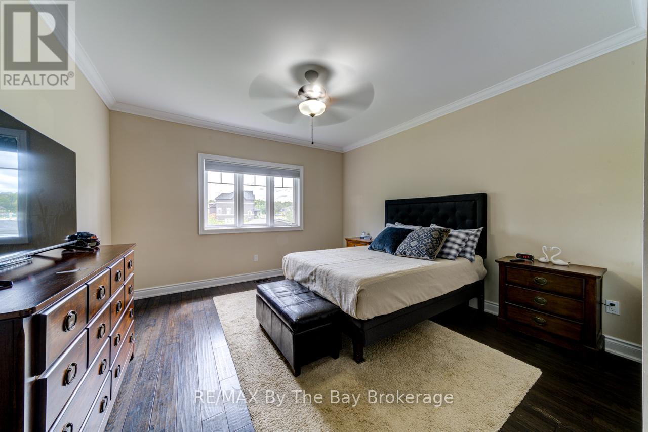 287 Robinson Road, Wasaga Beach, Ontario  L9Z 3A3 - Photo 9 - S12368222
