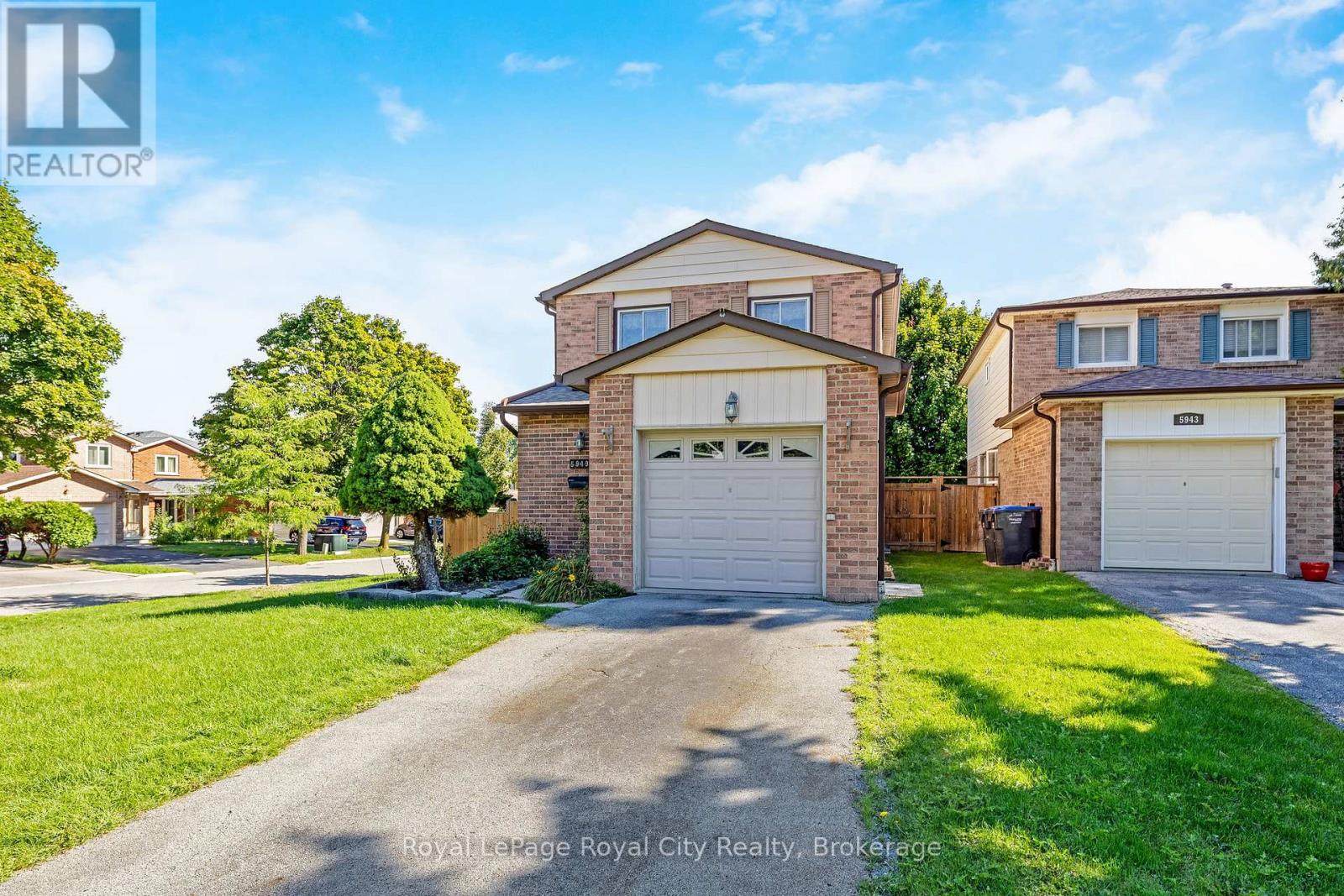 5949 Pagosa Court, Mississauga, Ontario  L5M 2M8 - Photo 3 - W12368203