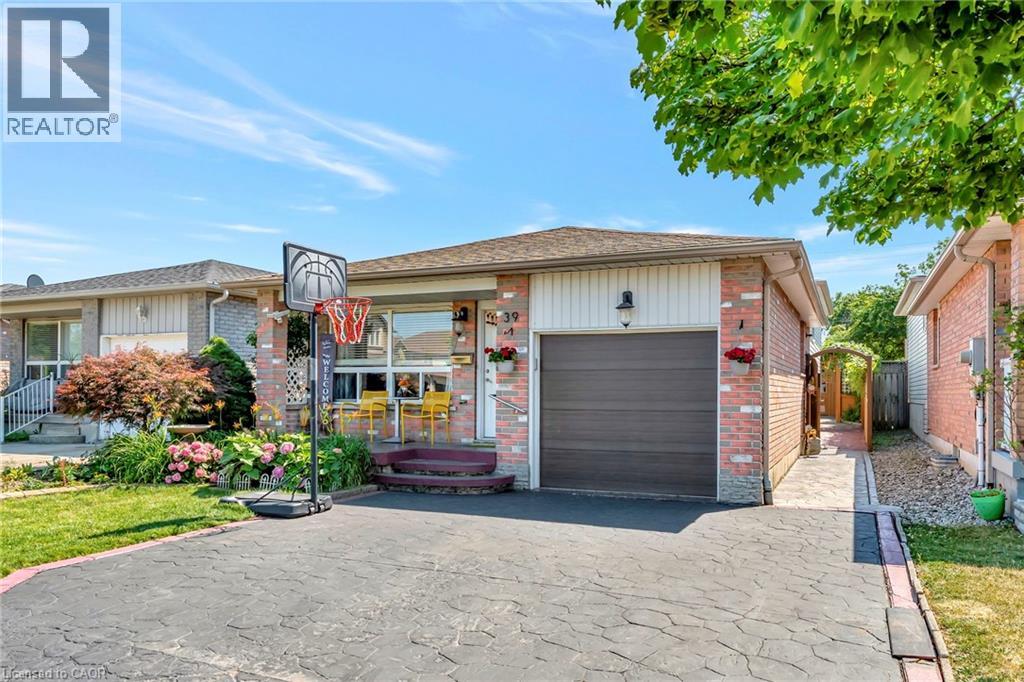 39 Marilyn Court, Hamilton, Ontario  L9B 2T5 - Photo 2 - 40764264