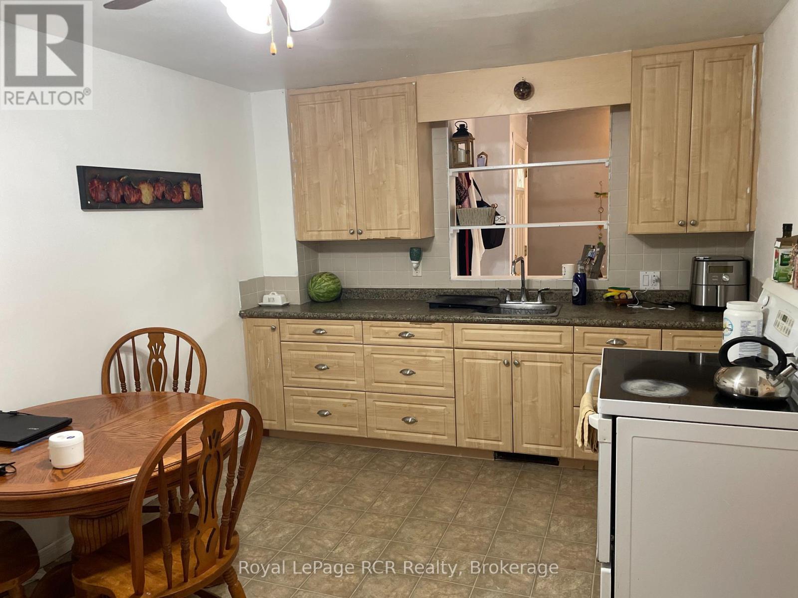 114 Victoria Street S, Brockton, Ontario  N0G 2V0 - Photo 8 - X12368550