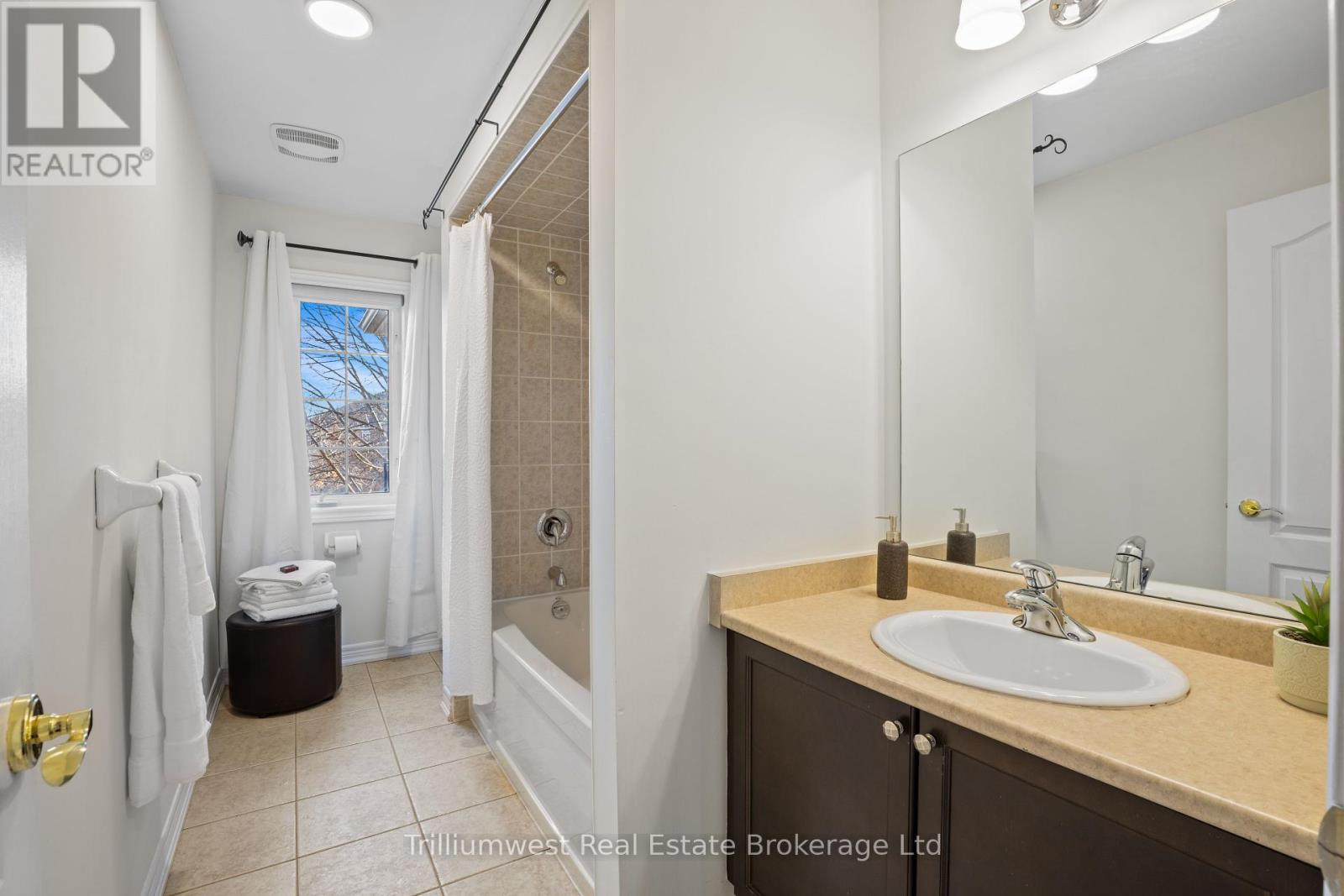 227 Beechtree Crescent, Oakville, Ontario  L6L 0A5 - Photo 27 - W12368722