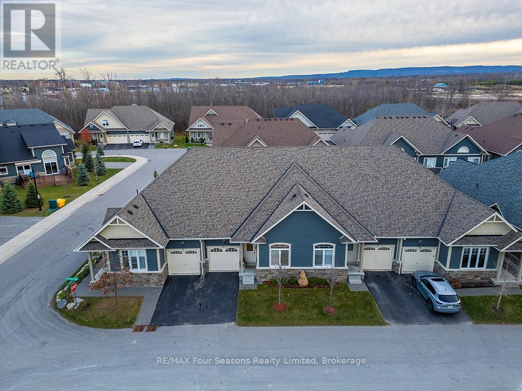 4 Sutton Lane, Collingwood, Ontario  L9Y 5B4 - Photo 2 - S12369092