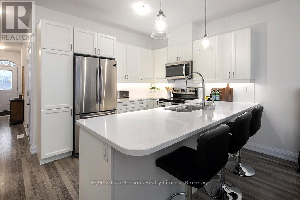 4 Sutton Lane, Collingwood, Ontario  L9Y 5B4 - Photo 5 - S12369092
