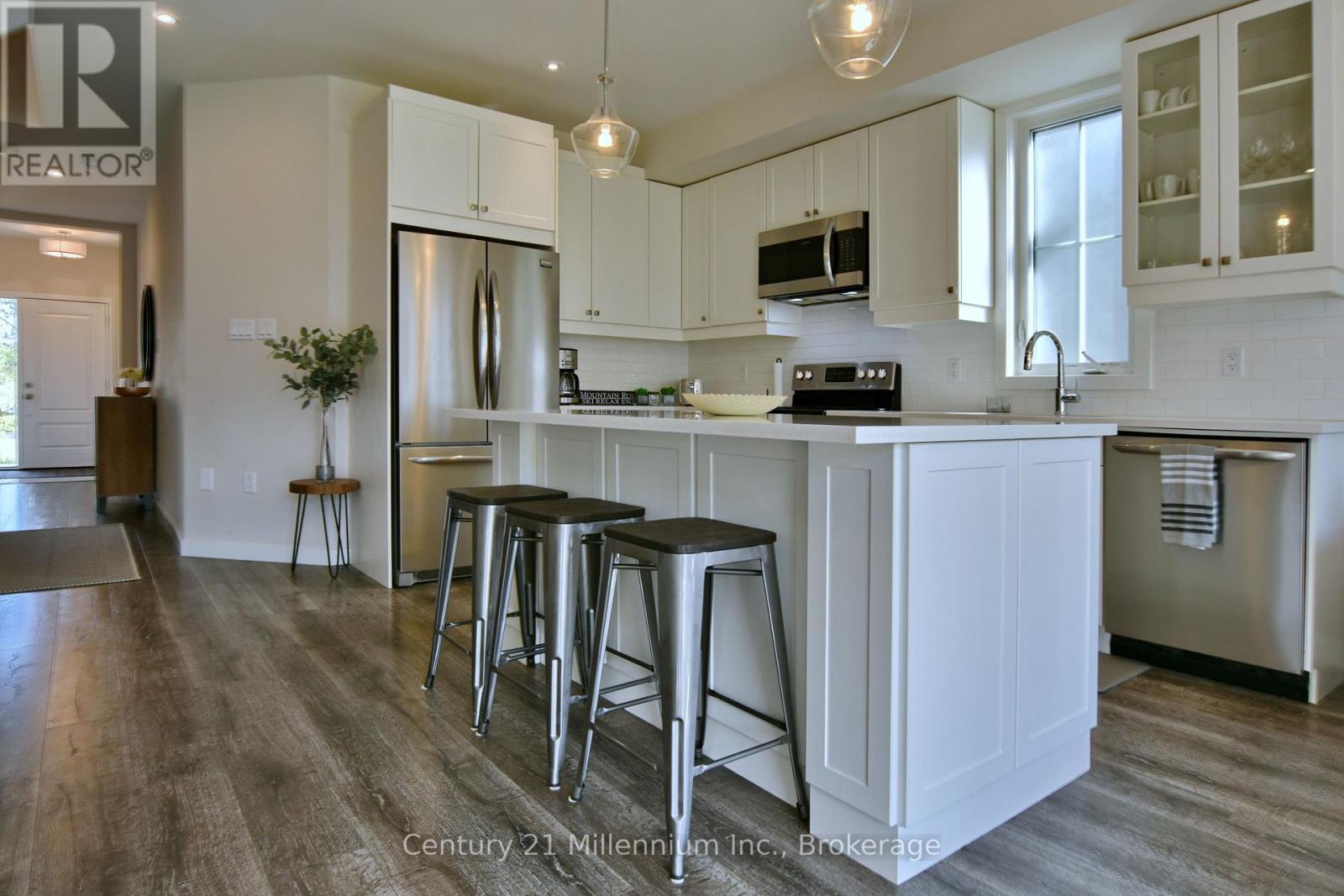 349 Yellow Birch Crescent, Blue Mountains, Ontario  L9Y 0R4 - Photo 11 - X12369192