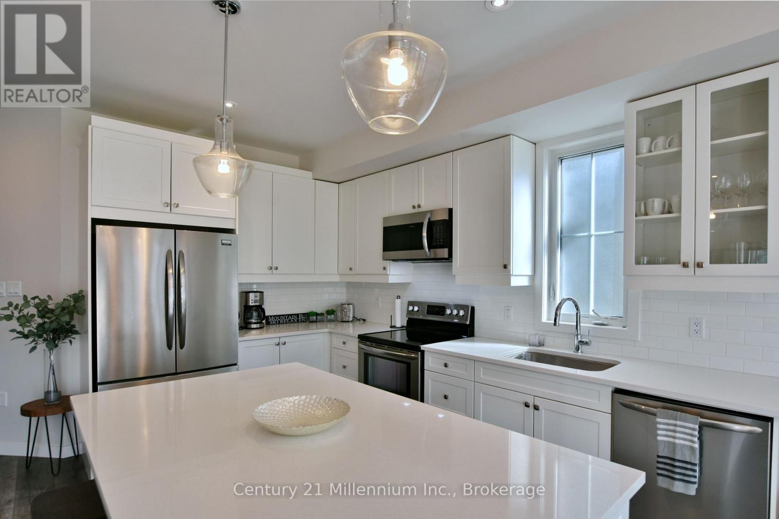 349 Yellow Birch Crescent, Blue Mountains, Ontario  L9Y 0R4 - Photo 12 - X12369192