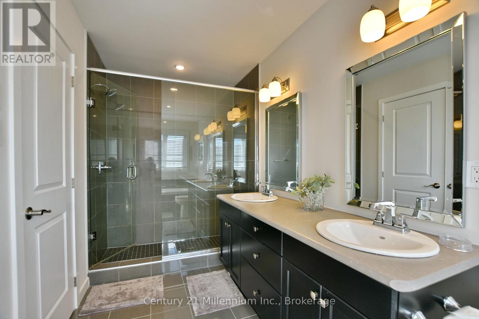 349 Yellow Birch Crescent, Blue Mountains, Ontario  L9Y 0R4 - Photo 31 - X12369192