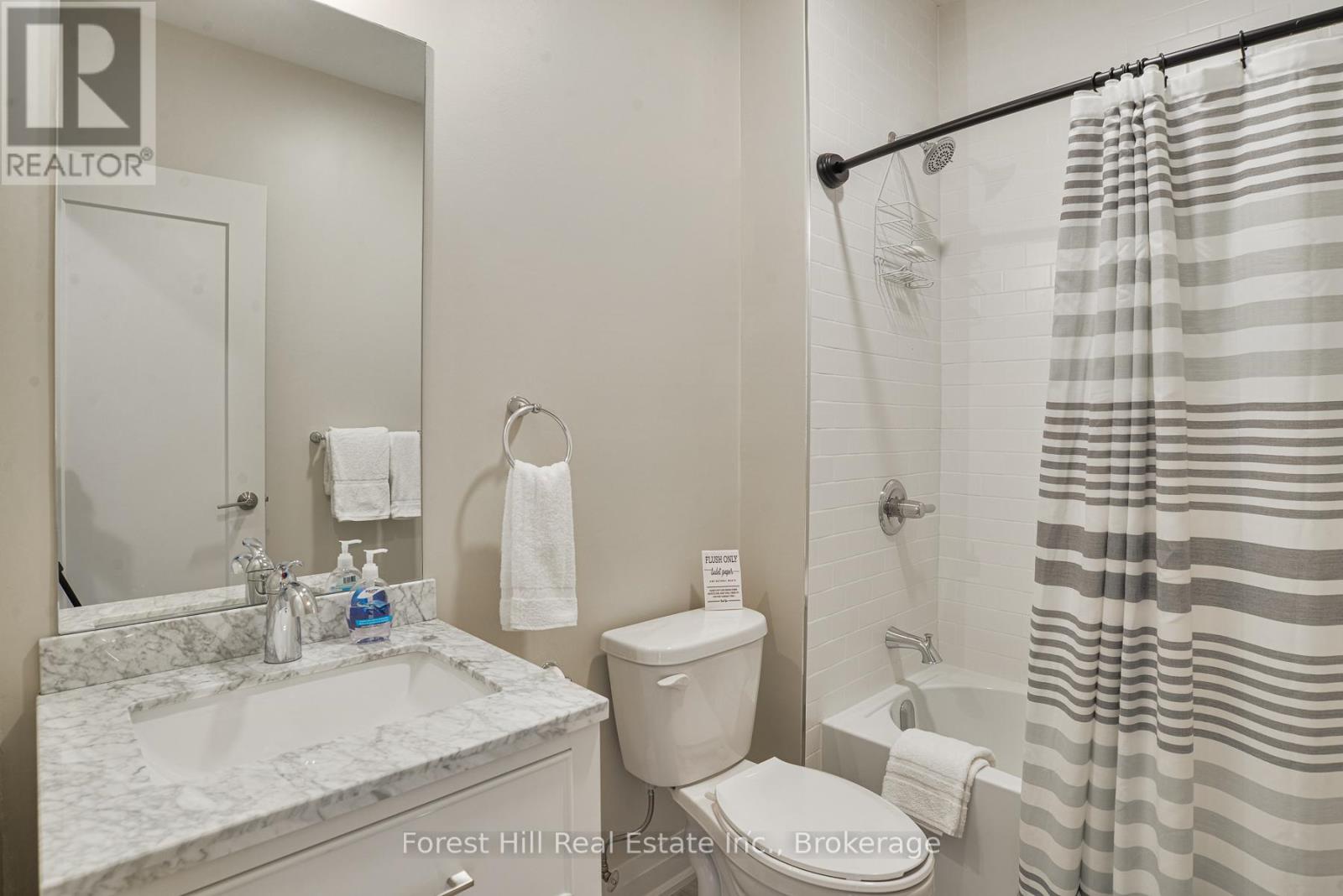 Unit 16 - 2054 Peninsula Road, Muskoka Lakes, Ontario  P0B 1G0 - Photo 10 - X12369294