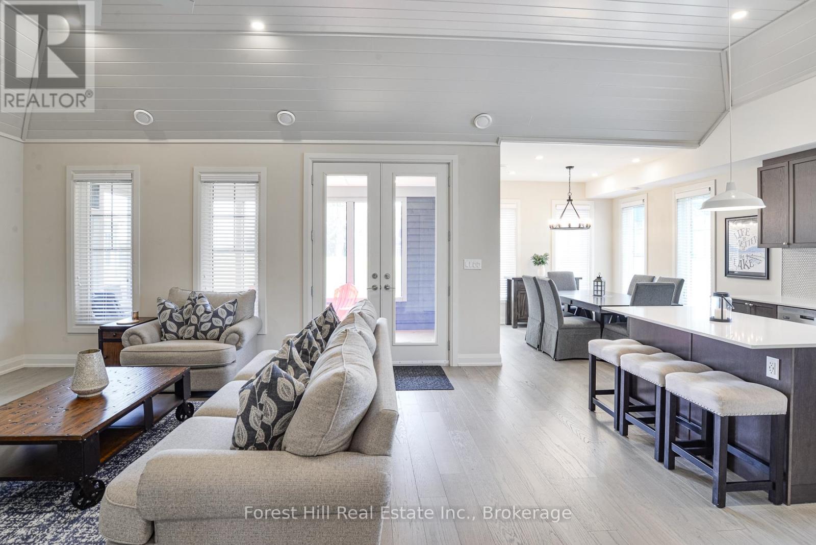 Unit 16 - 2054 Peninsula Road, Muskoka Lakes, Ontario  P0B 1G0 - Photo 14 - X12369294