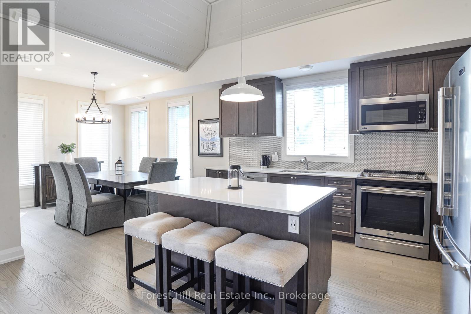 Unit 16 - 2054 Peninsula Road, Muskoka Lakes, Ontario  P0B 1G0 - Photo 17 - X12369294