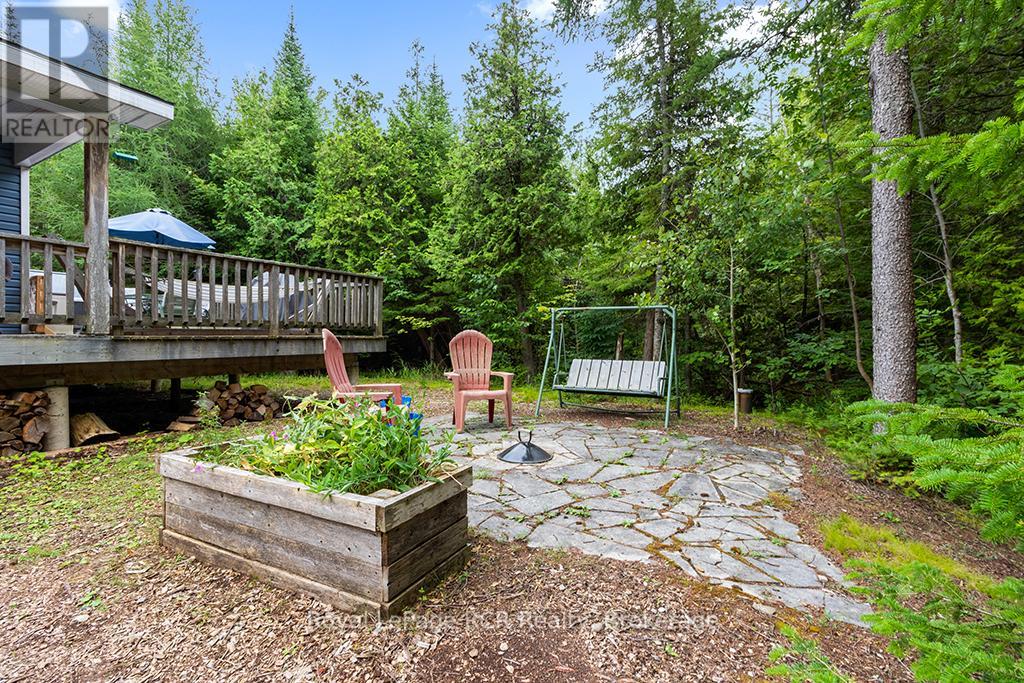127 Lakewood Country Lane, Northern Bruce Peninsula, Ontario  N0H 1W0 - Photo 38 - X12369317