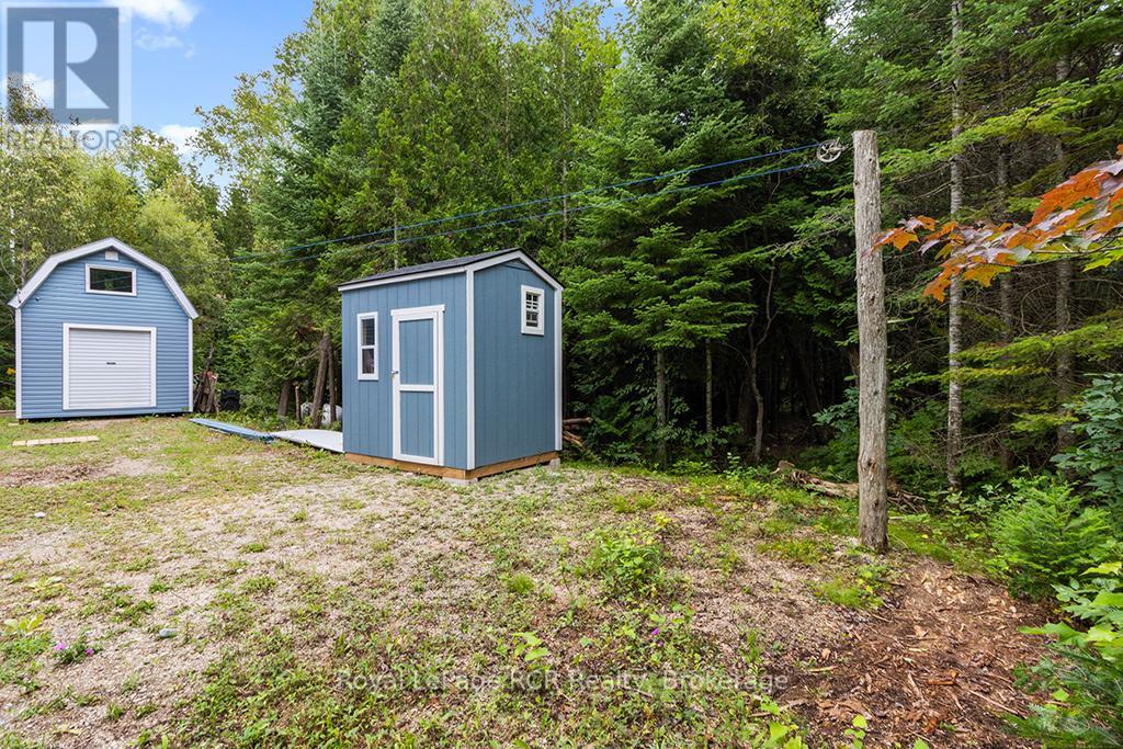 127 Lakewood Country Lane, Northern Bruce Peninsula, Ontario  N0H 1W0 - Photo 39 - X12369317