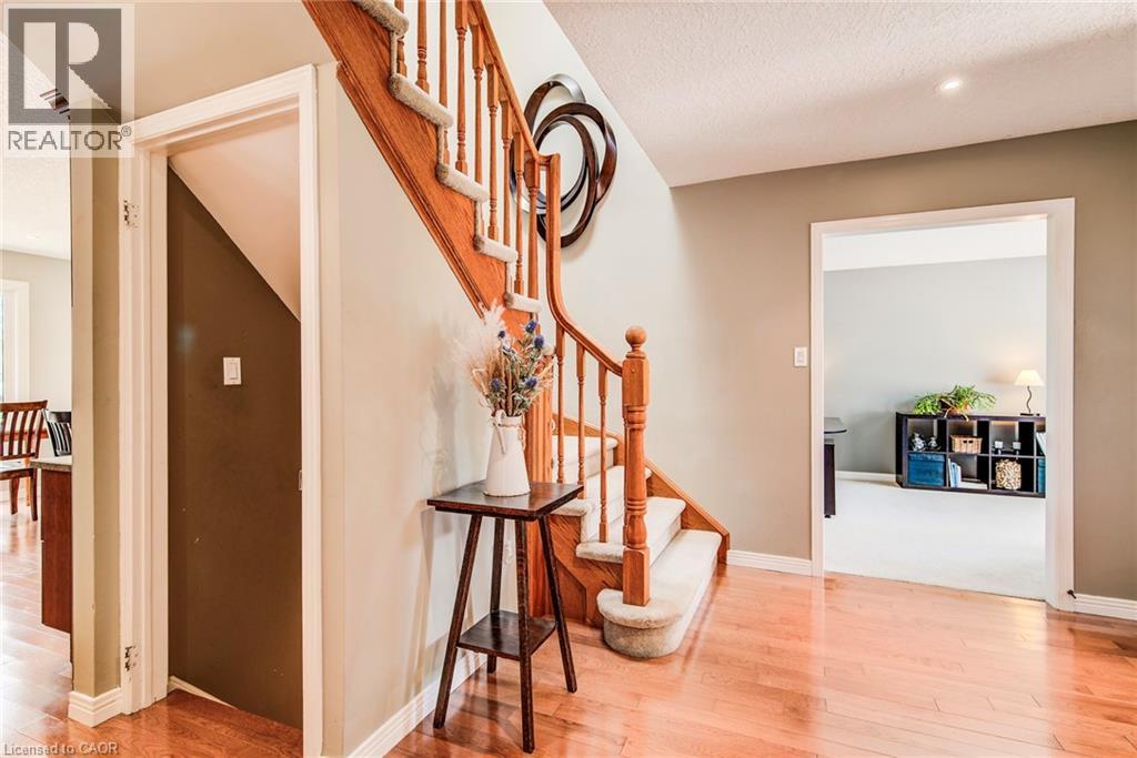 33 Tinatawa Court, Kitchener, Ontario  N2A 3G9 - Photo 10 - 40761134