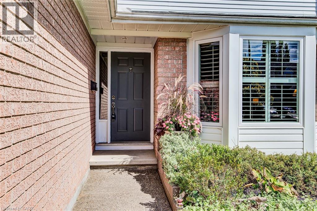 33 Tinatawa Court, Kitchener, Ontario  N2A 3G9 - Photo 3 - 40761134