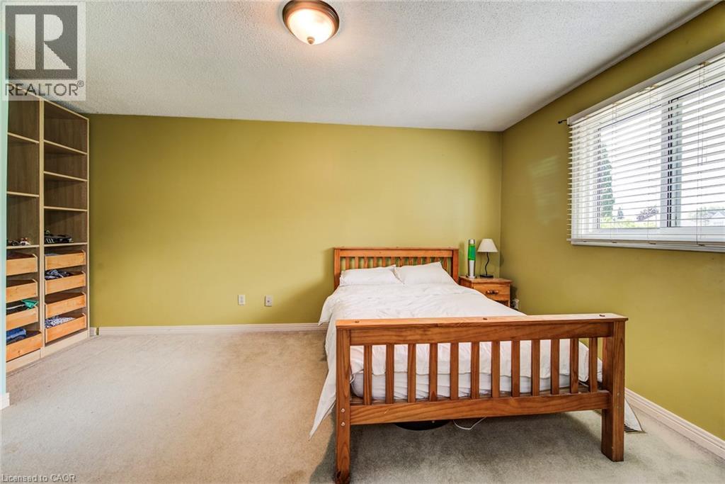 33 Tinatawa Court, Kitchener, Ontario  N2A 3G9 - Photo 31 - 40761134