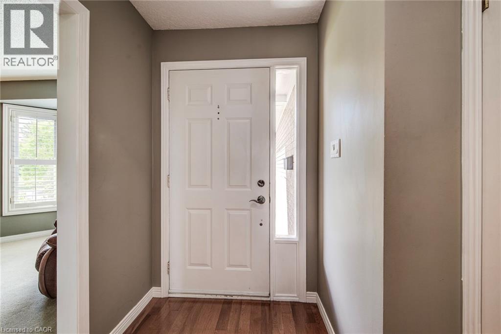 33 Tinatawa Court, Kitchener, Ontario  N2A 3G9 - Photo 4 - 40761134