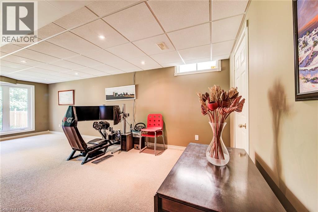 33 Tinatawa Court, Kitchener, Ontario  N2A 3G9 - Photo 40 - 40761134