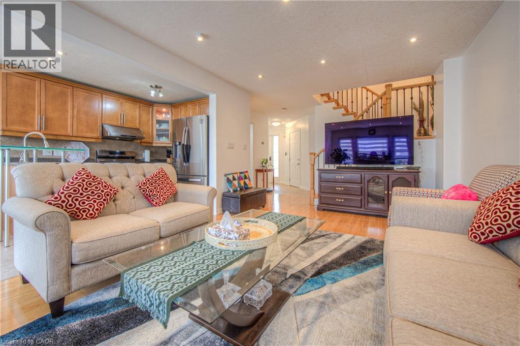 428 Wake Robin Crescent, Kitchener, Ontario  N2E 3L6 - Photo 7 - 40764266