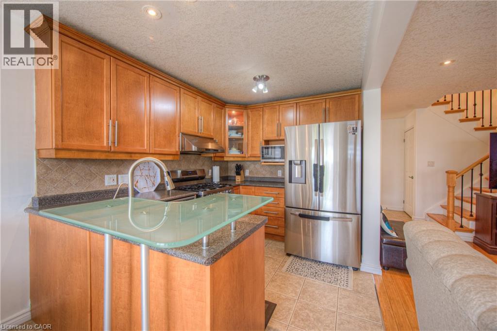 428 Wake Robin Crescent, Kitchener, Ontario  N2E 3L6 - Photo 8 - 40764266
