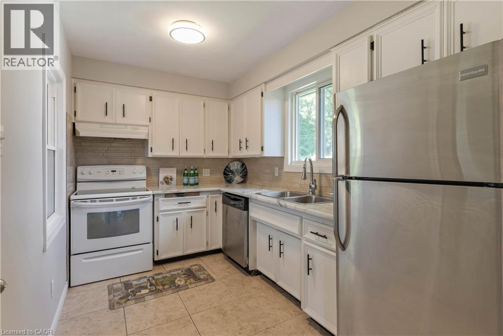 82 Southmoor Drive, Kitchener, Ontario  N2M 4M7 - Photo 12 - 40764499