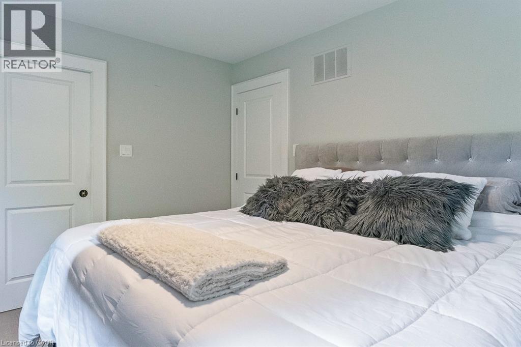 231 Southwood Court, Oakville, Ontario  L6L 5L9 - Photo 17 - 40764448