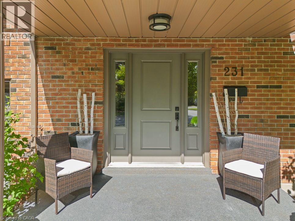 231 Southwood Court, Oakville, Ontario  L6L 5L9 - Photo 3 - 40764448