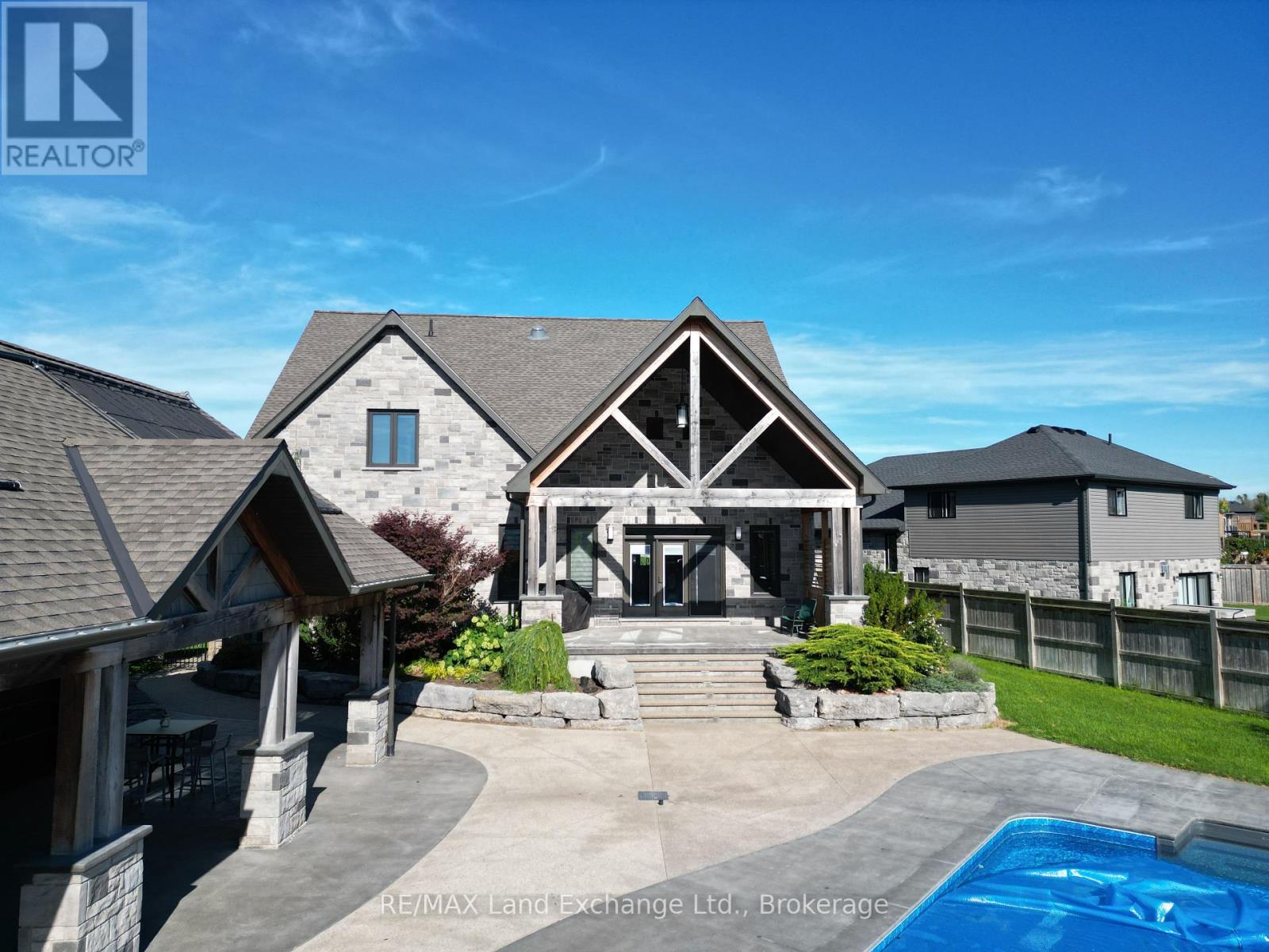 24 Lakefield Drive, Kincardine, Ontario  N2Z 2N8 - Photo 2 - X12369868