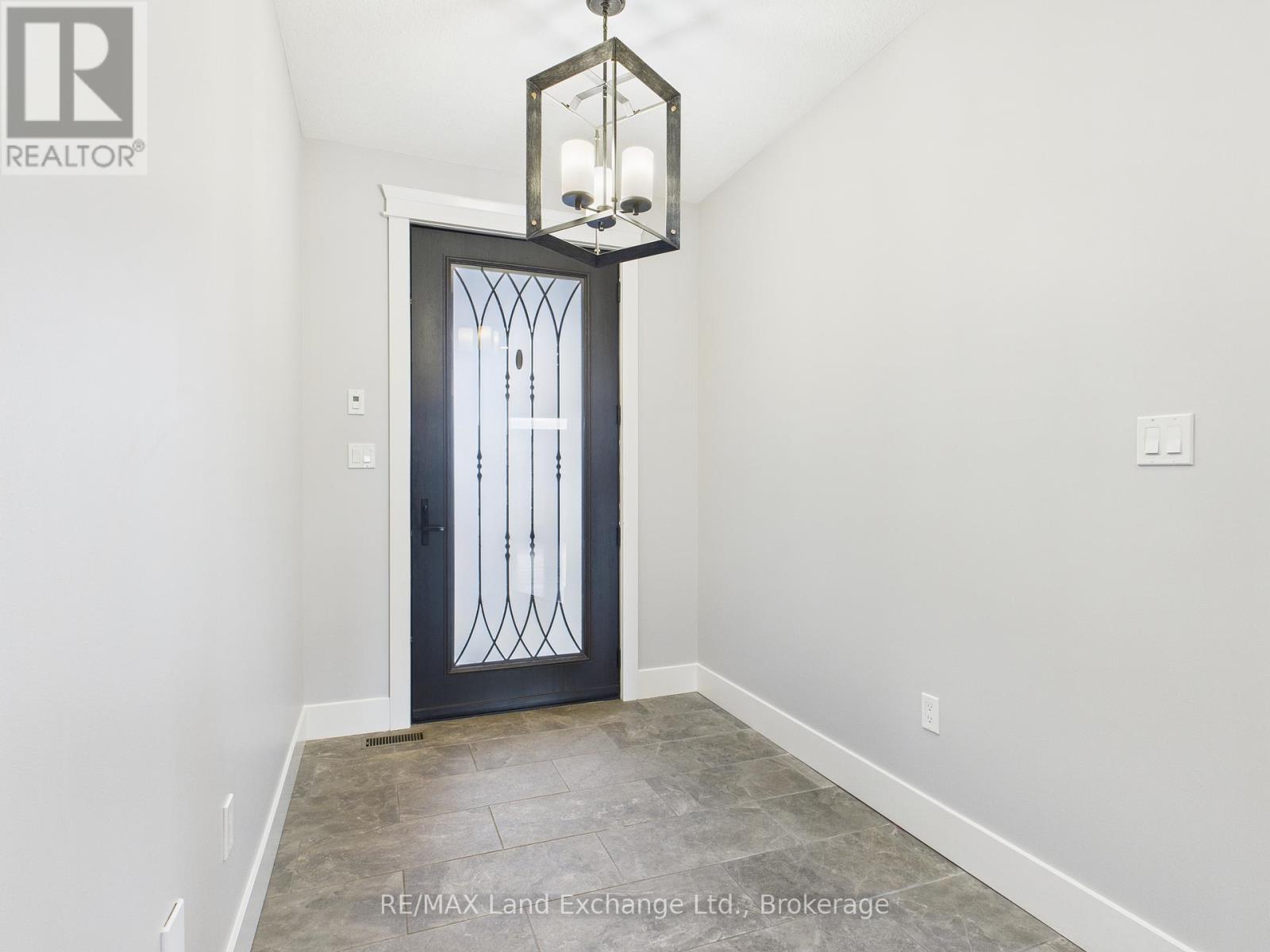 24 Lakefield Drive, Kincardine, Ontario  N2Z 2N8 - Photo 5 - X12369868